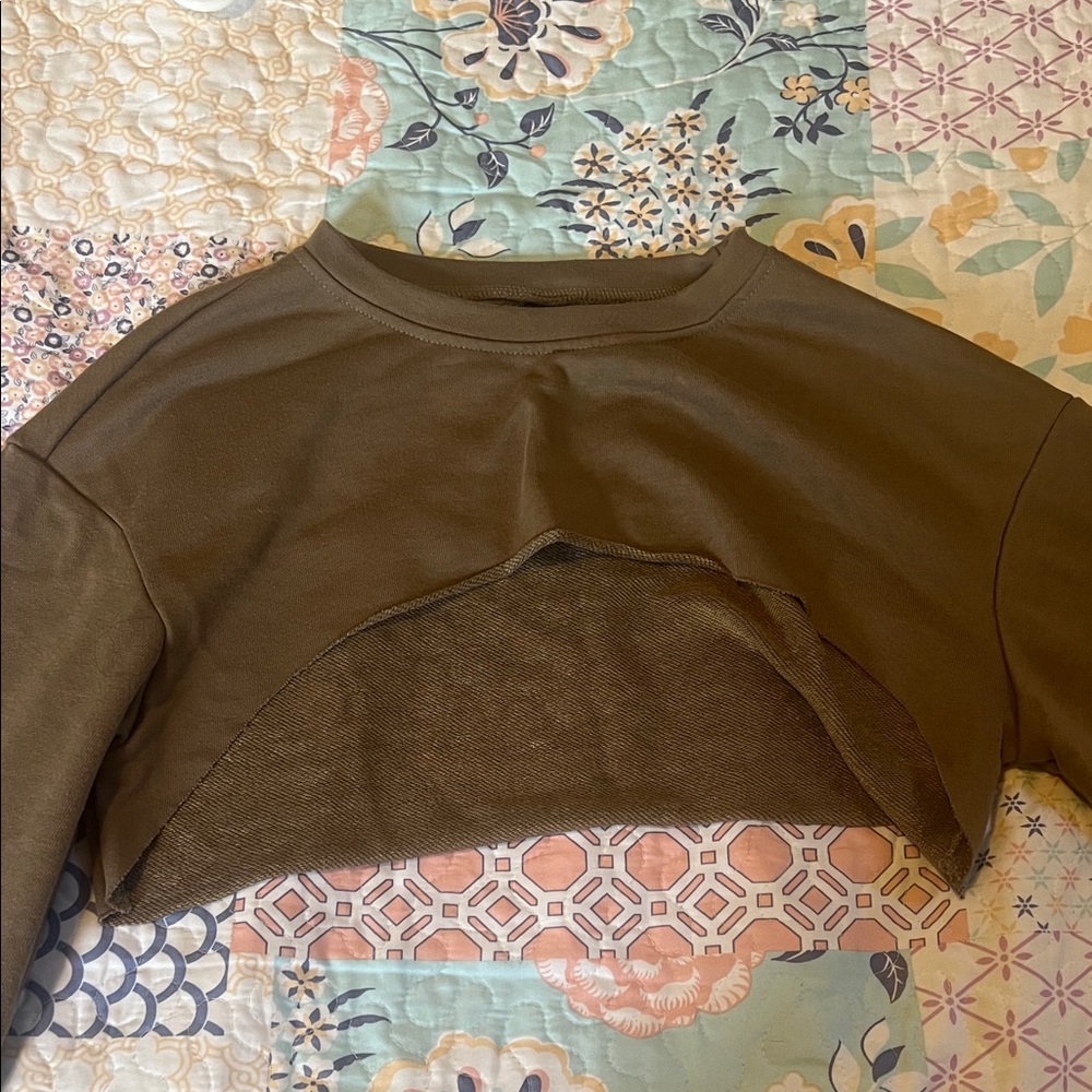 SHEIN Olive Green Women's Cropped Sweatshirt